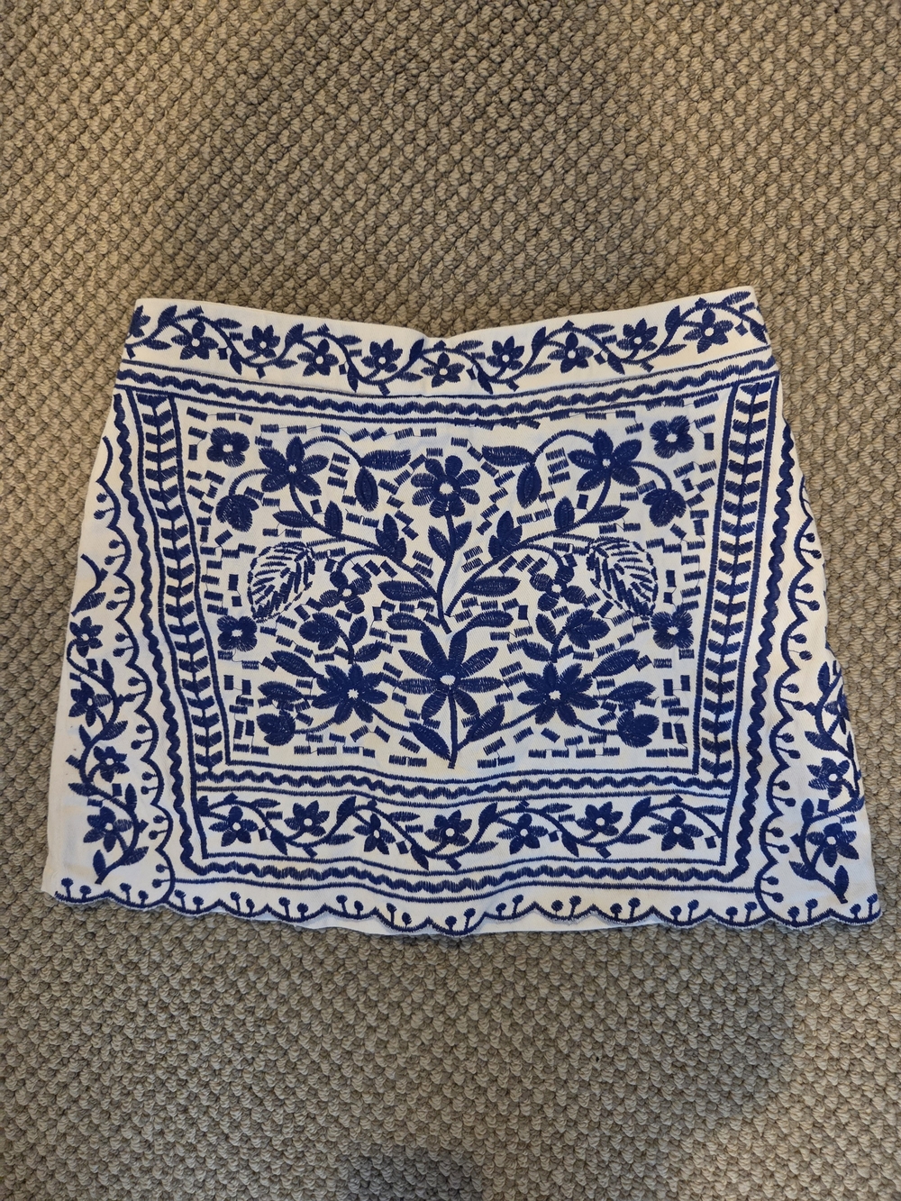 Francesca's Collections White Mini Skirt with Blue Floral Embroidery XL